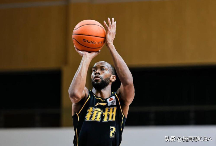 赛地聚焦：CBA季后赛转会期热度飙升，巴黎圣日耳曼调整名单，态度坚定，身体对抗强度拉满的简单介绍