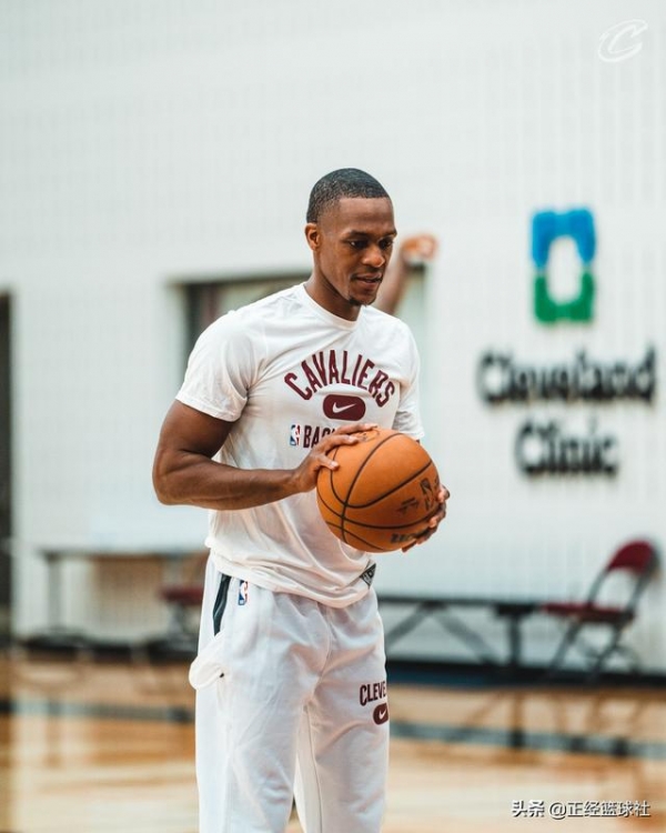 托特纳姆训练开放日；赛后止住颓势引欢呼；NBA季后赛在即；赛季目标并未改变(NBA赛程季后赛什么时候开始)